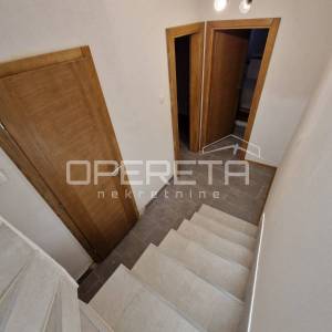 Renovirana mediteranska kuća s terasom i pogledom na more, Mimice