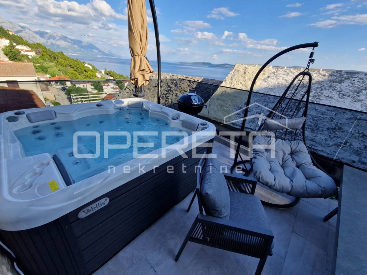 Renovirana mediteranska kuća s terasom i pogledom na more, Mimice