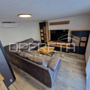 Renovirana mediteranska kuća s terasom i pogledom na more, Mimice