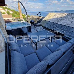 Renovirana mediteranska kuća s terasom i pogledom na more, Mimice