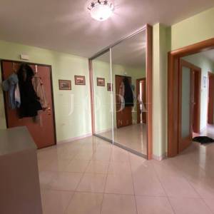 Rešetari trosoban stan, 200 m2