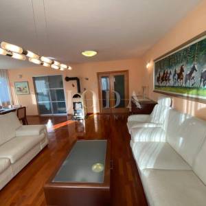 Rešetari trosoban stan, 200 m2