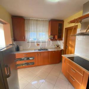 Rešetari trosoban stan, 200 m2