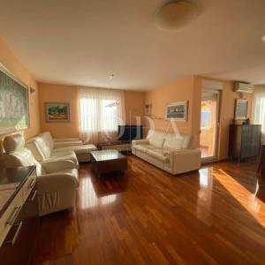 Rešetari trosoban stan, 200 m2