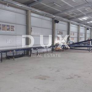 RIJEKA, ČAVLE- gospodarska zgrada 380 m2, na građevinskom zemljištu od 3763 m2