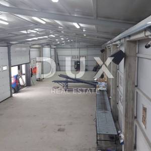 RIJEKA, ČAVLE- gospodarska zgrada 380 m2, na građevinskom zemljištu od 3763 m2