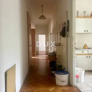 RIJEKA, CENTAR/PEĆINE – Prostran stan s pogledom na more i ekskluzivnim popustom za projekt preuređenja!