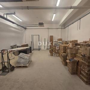 RIJEKA, MLAKA-  poslovni prostor 350m2, prizemlje za zakup/ najam- broj 1