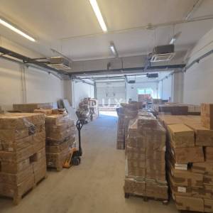 RIJEKA, MLAKA-  poslovni prostor 350m2, prizemlje za zakup/ najam- broj 1