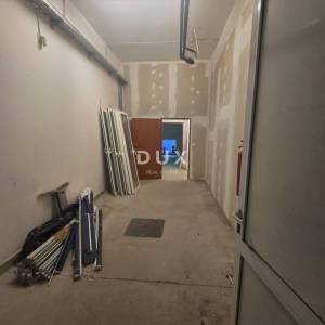 RIJEKA, MLAKA-  poslovni prostor 350m2, prizemlje za zakup/ najam- broj 1