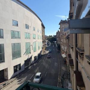 Rijeka - prostran stan u centru 