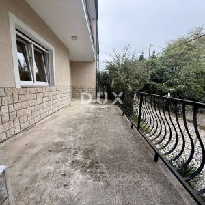 RIJEKA, S.DRAGA - Prostrani stan 115 m2 s velikom terasom i roštiljem!