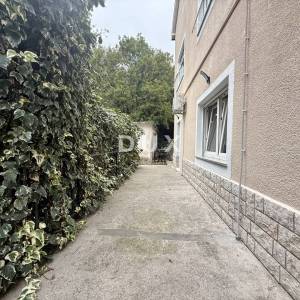 RIJEKA, S.DRAGA - Prostrani stan 115 m2 s velikom terasom i roštiljem!