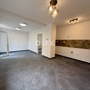 RIJEKA, S.DRAGA - Prostrani stan 115 m2 s velikom terasom i roštiljem!