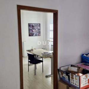 RIJEKA, STROGI CENTAR - PP na 2. katu, 73 m2, predivan uredski prostor!