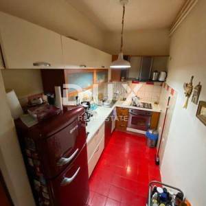 RIJEKA, TRSAT, CENTAR - stan 103 m2 u prizemlju + GARAŽA 25 m2 + okućnica u centru Trsata! PRILIKA!