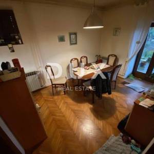 RIJEKA, TRSAT, CENTAR - stan 103 m2 u prizemlju + GARAŽA 25 m2 + okućnica u centru Trsata! PRILIKA!