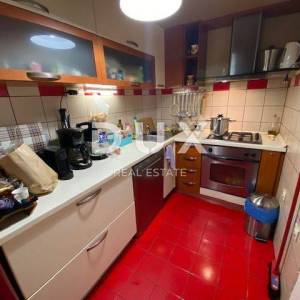 RIJEKA, TRSAT, CENTAR - stan 103 m2 u prizemlju + GARAŽA 25 m2 + okućnica u centru Trsata! PRILIKA!