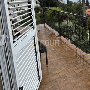Rijeka, Trsat, dvoetažni stan, 5s+db, 120.80m2, balkon i terasa