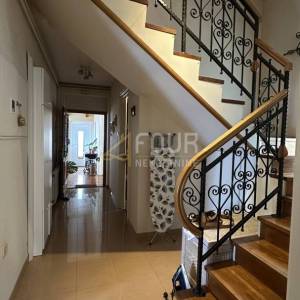 Rijeka, Trsat, dvoetažni stan, 5s+db, 120.80m2, balkon i terasa