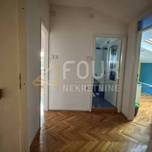 Rijeka, Trsat, dvoetažni stan, 5s+db, 120.80m2, balkon i terasa