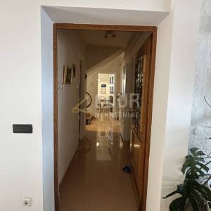 Rijeka, Trsat, dvoetažni stan, 5s+db, 120.80m2, balkon i terasa