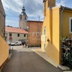 Rijeka, Trsat, dvojna kuća, 80m2