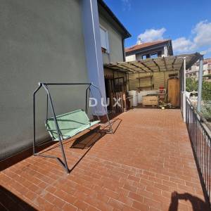 RIJEKA - ZAMET - 2S+DB stan u privatnoj kući, terasa, pogled more, SAMO KOD NAS!