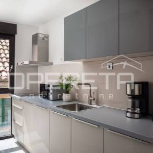 Rijetka prilika stana u Komiži - moderna oaza u urbanoj vili