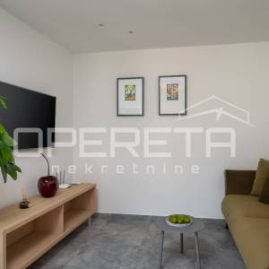 Rijetka prilika stana u Komiži - moderna oaza u urbanoj vili