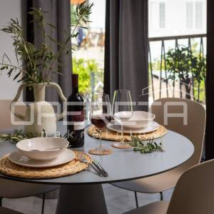 Rijetka prilika stana u Komiži - moderna oaza u urbanoj vili