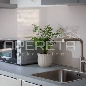 Rijetka prilika stana u Komiži - moderna oaza u urbanoj vili