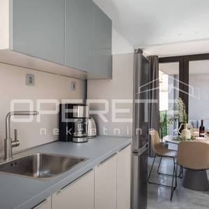 Rijetka prilika stana u Komiži - moderna oaza u urbanoj vili