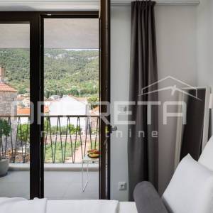 Rijetka prilika stana u Komiži - moderna oaza u urbanoj vili