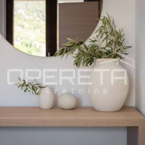 Rijetka prilika stana u Komiži - moderna oaza u urbanoj vili