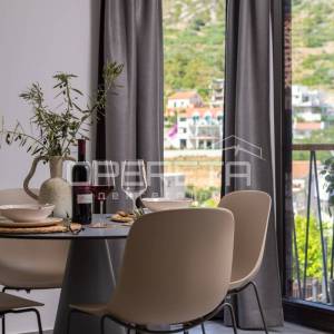 Rijetka prilika stana u Komiži - moderna oaza u urbanoj vili