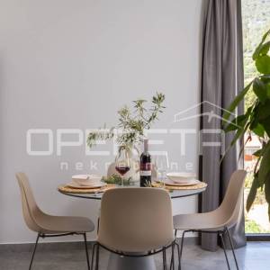 Rijetka prilika stana u Komiži - moderna oaza u urbanoj vili