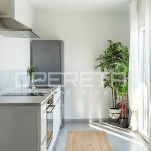 Rogoznica- kuća s 3 odvojena stana u blizini mora