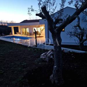 Rovinj, okolica, novoizgrađena moderna Villa