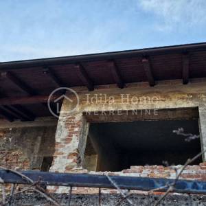 Samobor/Bregana/kuća za investiciju/350m2 PRILIKA!