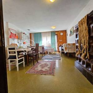 Samobor/obiteljska kuća 174 m2 sa okućnicom 260m2/dupleks