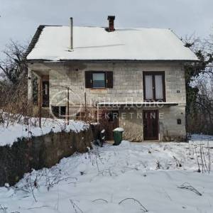 Samobor/Vrhovčak Građevinsko Zemljište sa starom kućom 3700 m2