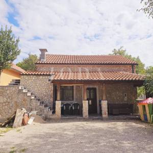 Samostojeća kuća s dva stana blizu Malinske
