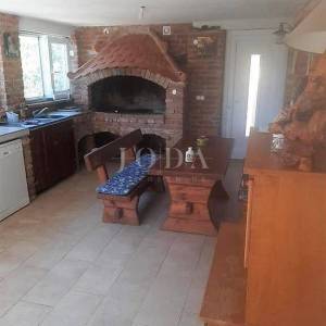 Samostojeća kuća s grijanim bazenom, okolica Dobrinja - otok Krk
