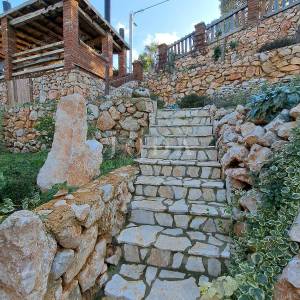 Samostojeća kuća s grijanim bazenom, okolica Dobrinja - otok Krk