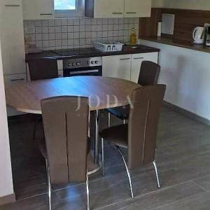 Samostojeća kuća s grijanim bazenom, okolica Dobrinja - otok Krk