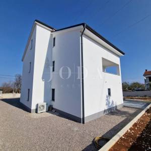 Samostojeća kuća s panoramskim pogledom na more, okolica Malinske