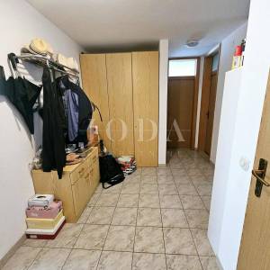 Samostojeća kuća s tri stana, pogled more - Malinska