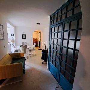 Samostojeća kuća s velikom okućnicom - Njivice, otok Krk