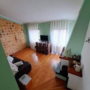 Samostojeća kuća s velikom okućnicom - Njivice, otok Krk